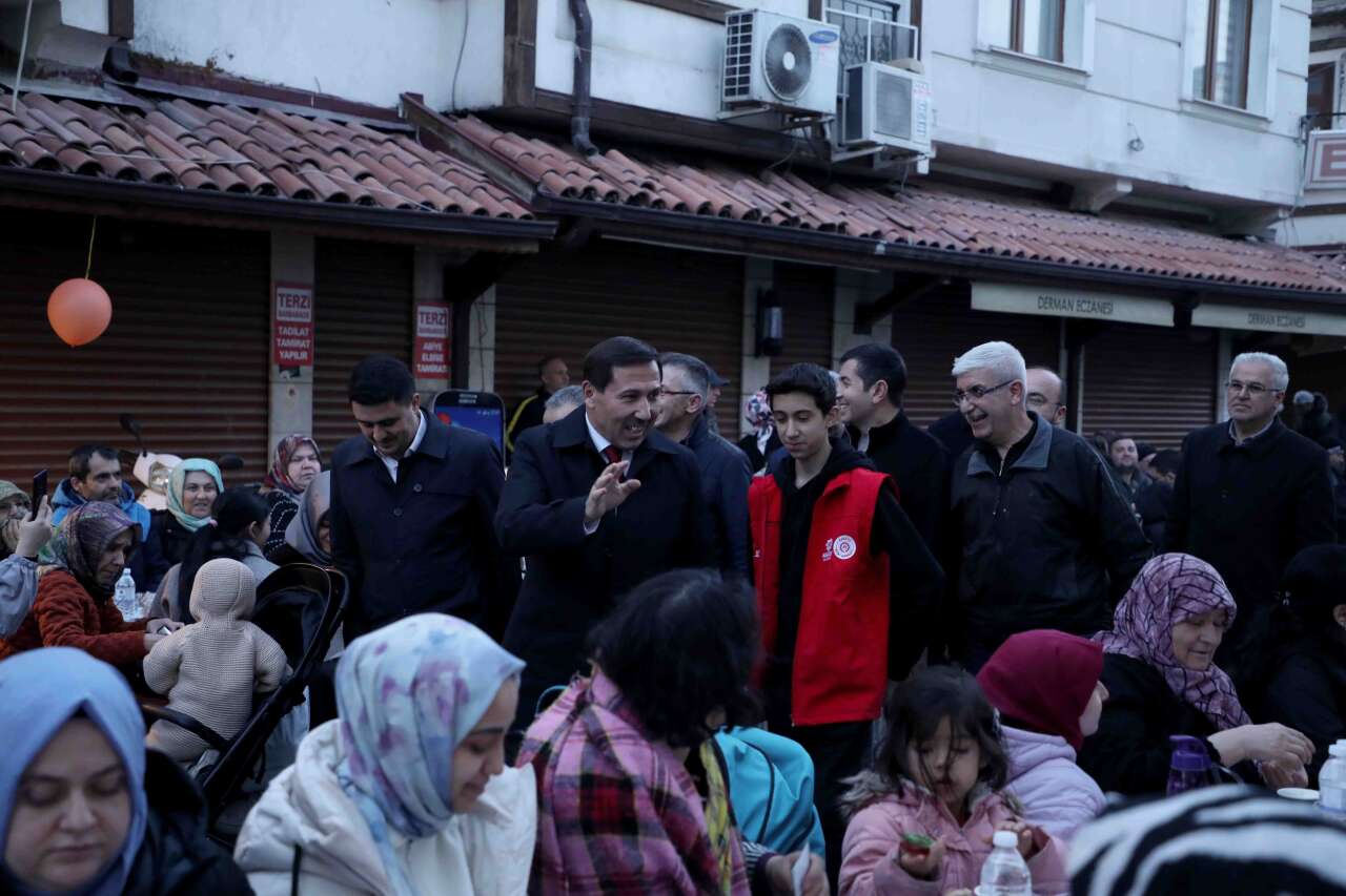 Karatay’da Kadir Gecesi’nde kardeşlik sofraları kuruldu 4